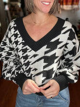 Load image into Gallery viewer, Black &amp; White Sweater
