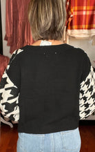 Load image into Gallery viewer, Black &amp; White Sweater