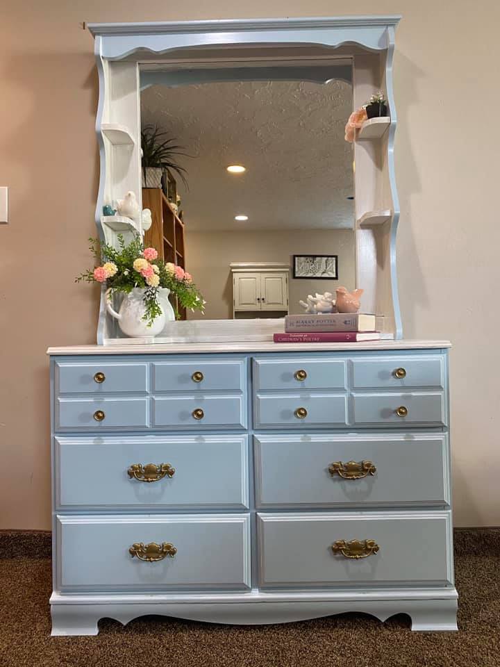 Hydrangea Kiss - All-In-One Resin Paint for Furniture & Cabinets